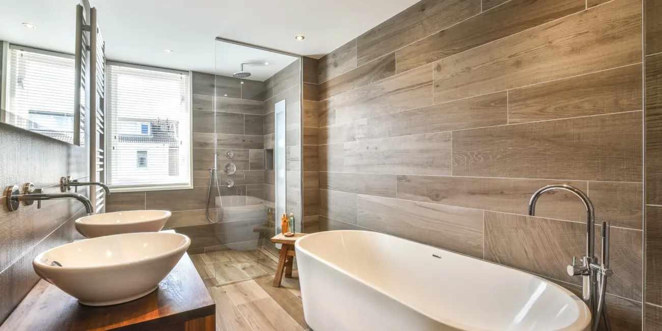 modern-bathroom-interior-with-double-sink-and-bath